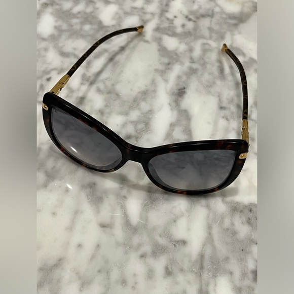 Louis Vuitton Sunglasses- tortoise design folds two ways - Picture 4 of 7